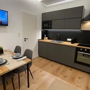Sipsix - Modern 2 Bedroom Newly Renovated Flat With Ac In Centre Apartment
